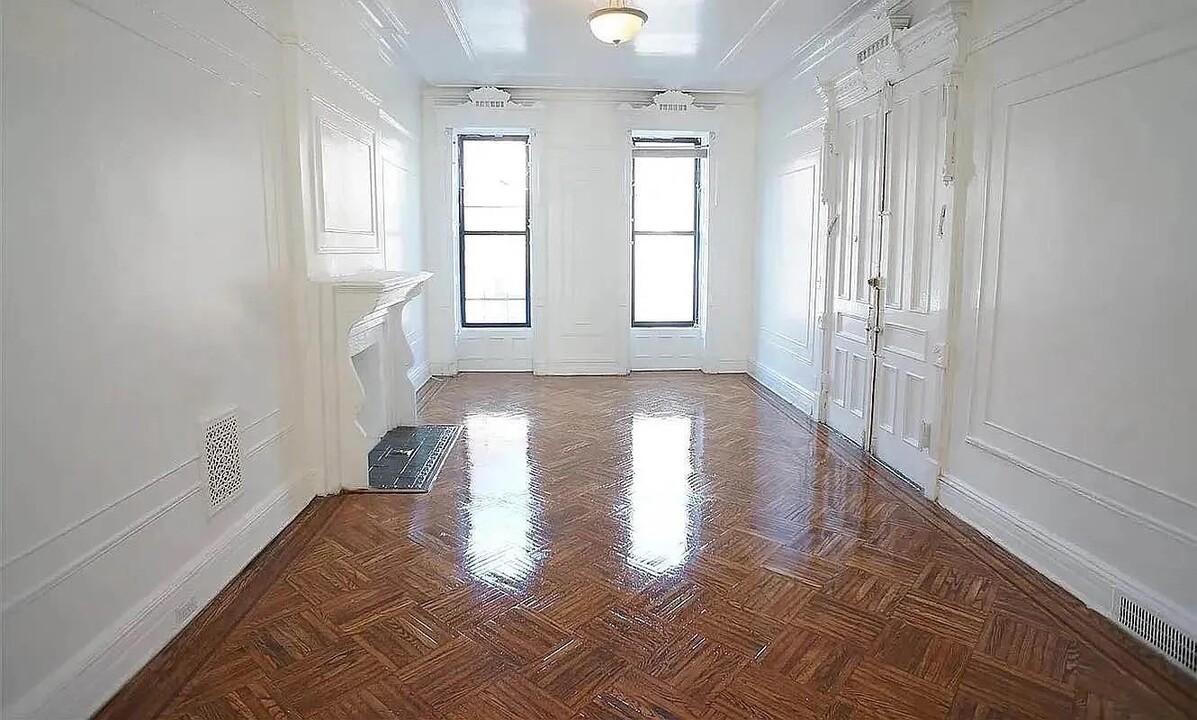 502 Madison St in Brooklyn, NY - Building Photo