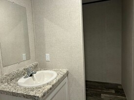 21338 Lake Bambi Cir in Land O Lakes, FL - Building Photo