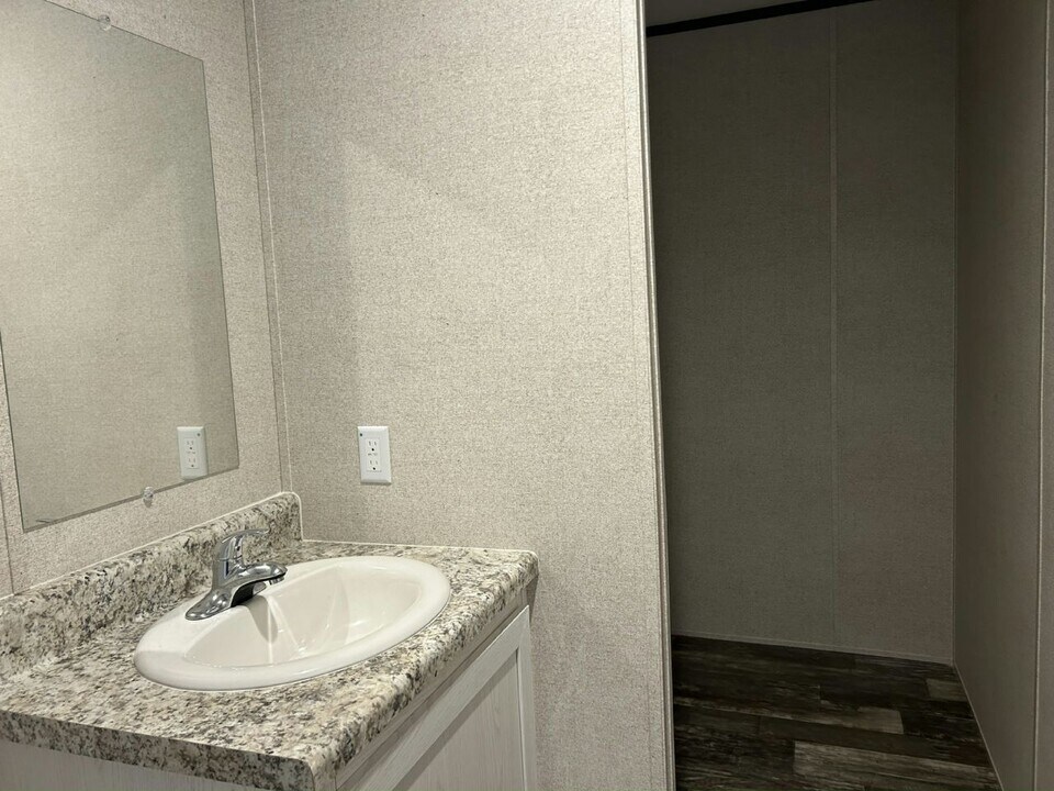 21338 Lake Bambi Cir in Land O Lakes, FL - Building Photo