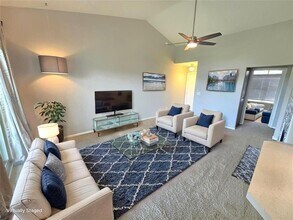 6000-22 Shepherd Mountain Cove in Austin, TX - Building Photo - Building Photo
