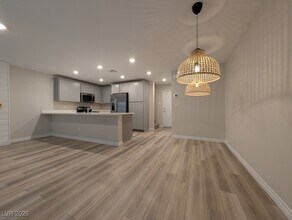 6206 Foxes Dl St in Las Vegas, NV - Building Photo - Building Photo