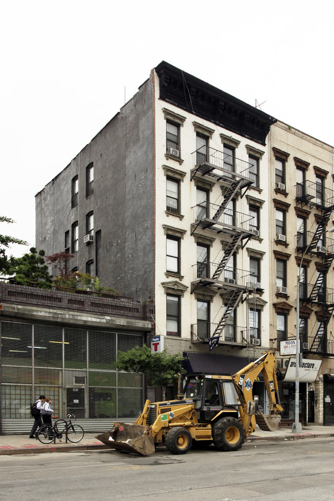 283 E Houston St in New York, NY - Building Photo - Building Photo