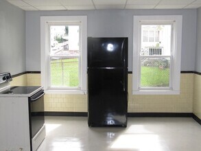 2 Sturgis St in Worcester, MA - Building Photo - Building Photo