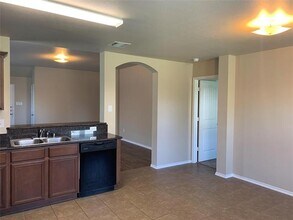 471 Harding Ln in Lavon, TX - Foto de edificio - Building Photo