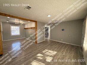 1905 Hasley Dr in The Village, OK - Building Photo - Building Photo