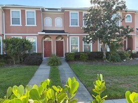6925 Towering Spruce Dr in Riverview, FL - Building Photo