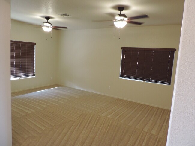 1265 Paso Robles Ave in Sierra Vista, AZ - Foto de edificio - Building Photo