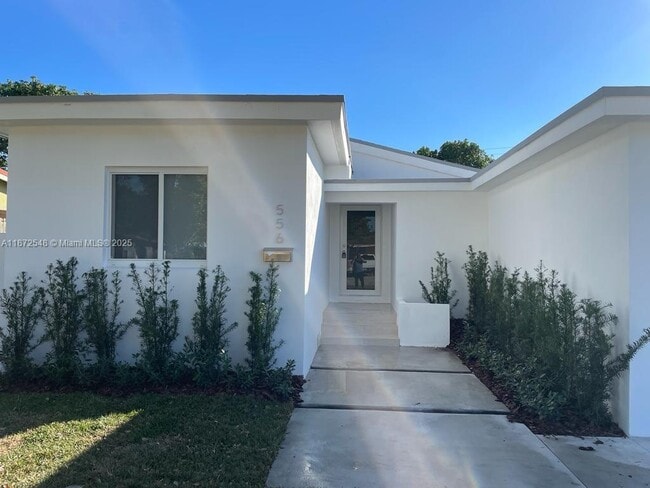 556 E 12th St in Hialeah, FL - Building Photo - Building Photo