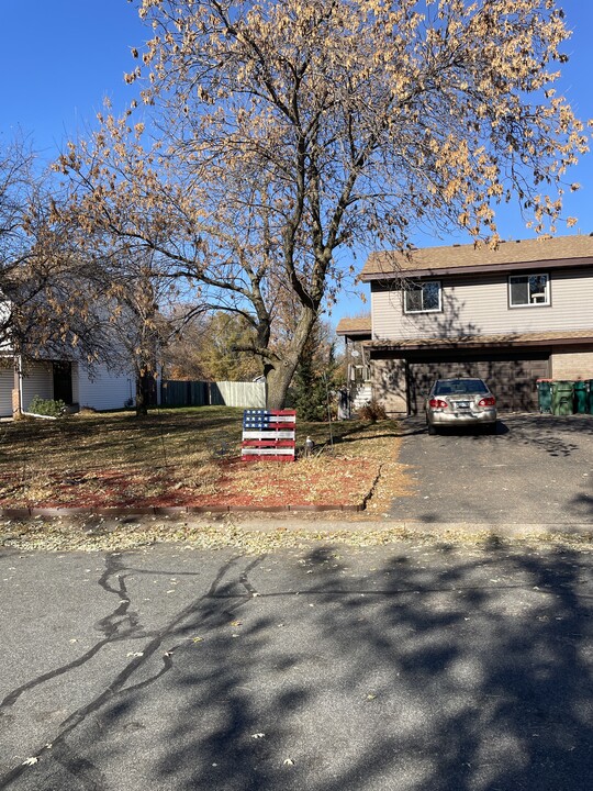 741 98th Ln NE in Blaine, MN - Building Photo