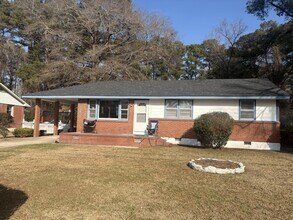 131 Cole Dr in Jacksonville, NC - Building Photo - Building Photo