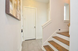 5811 Fairdale Ln in Houston, TX - Building Photo - Building Photo