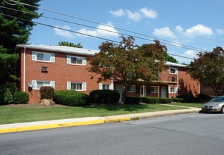 Forest View Apartments in Emmaus, PA - Foto de edificio - Building Photo