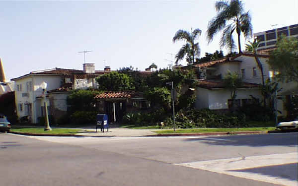 10800-10808 Lindbrook Dr in Los Angeles, CA - Building Photo