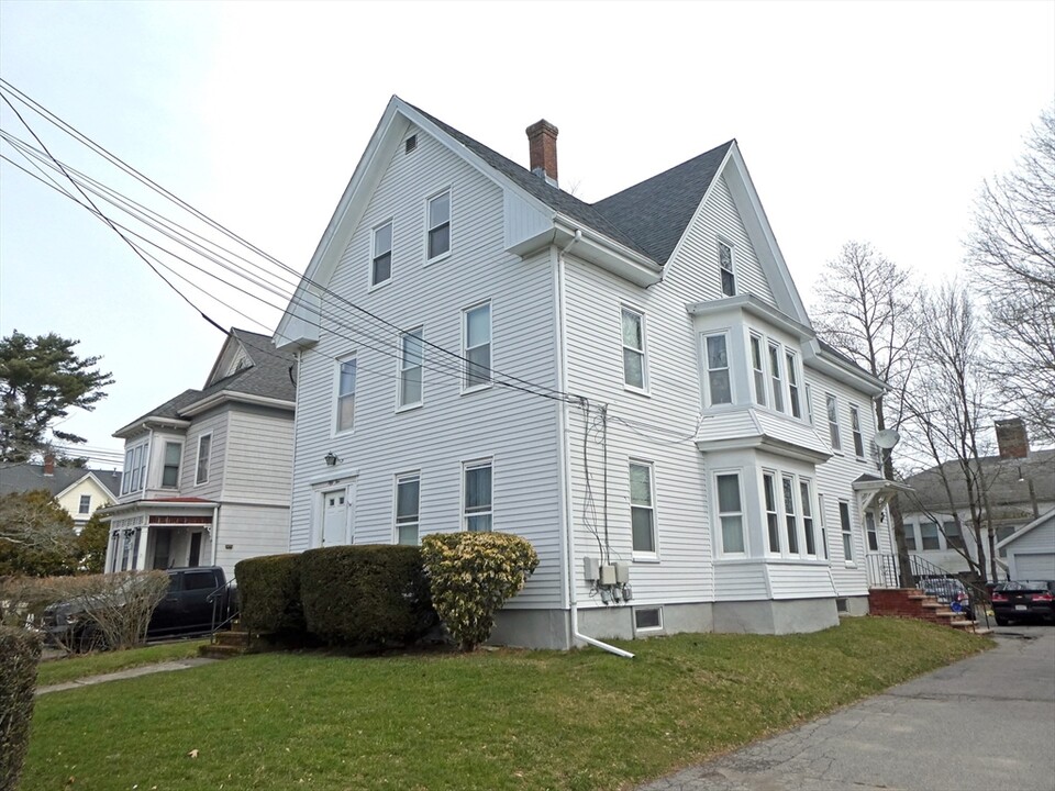 55 Everett St in Middleboro, MA - Building Photo