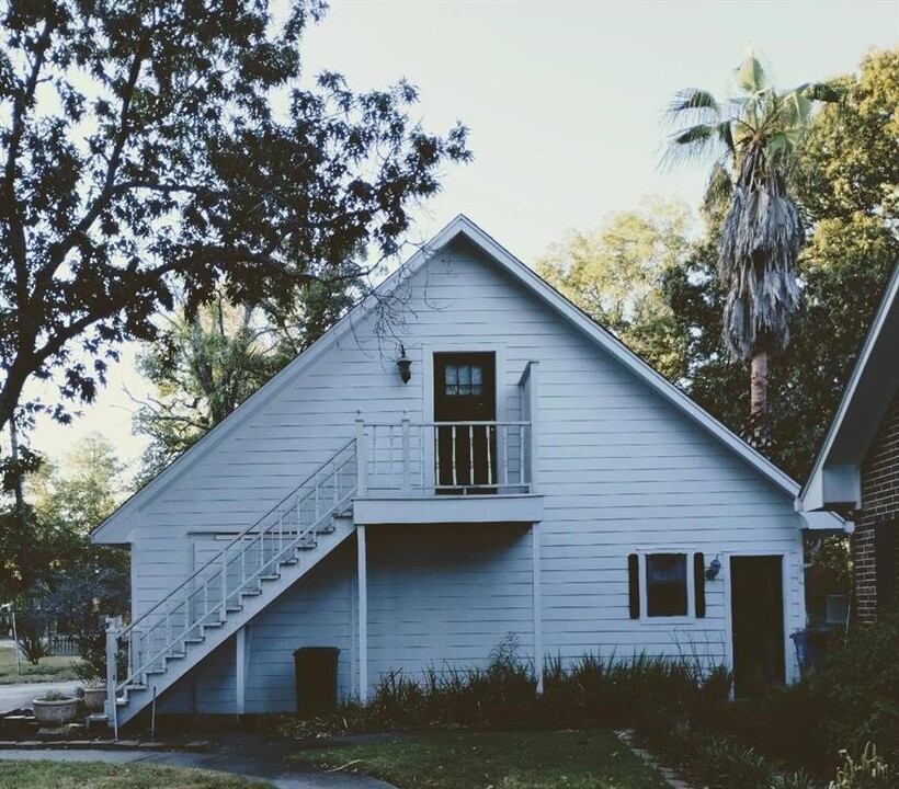 1702 Cougar Creek in Conroe, TX - Foto de edificio