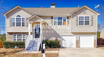 2749 Topaz Rd in Riverdale, GA - Building Photo