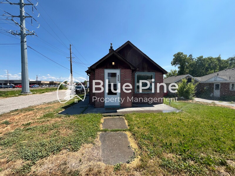 498 E 17th St in Idaho Falls, ID - Foto de edificio