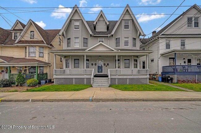 property at 1605 Washburn St