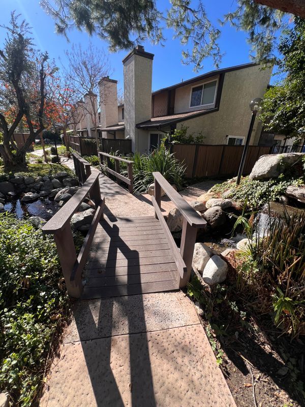 18223 Soledad Canyon Rd in Santa Clarita, CA - Foto de edificio - Building Photo