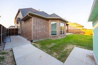 13749 Wickham Ln, Unit 204 in Frisco, TX - Building Photo - Building Photo