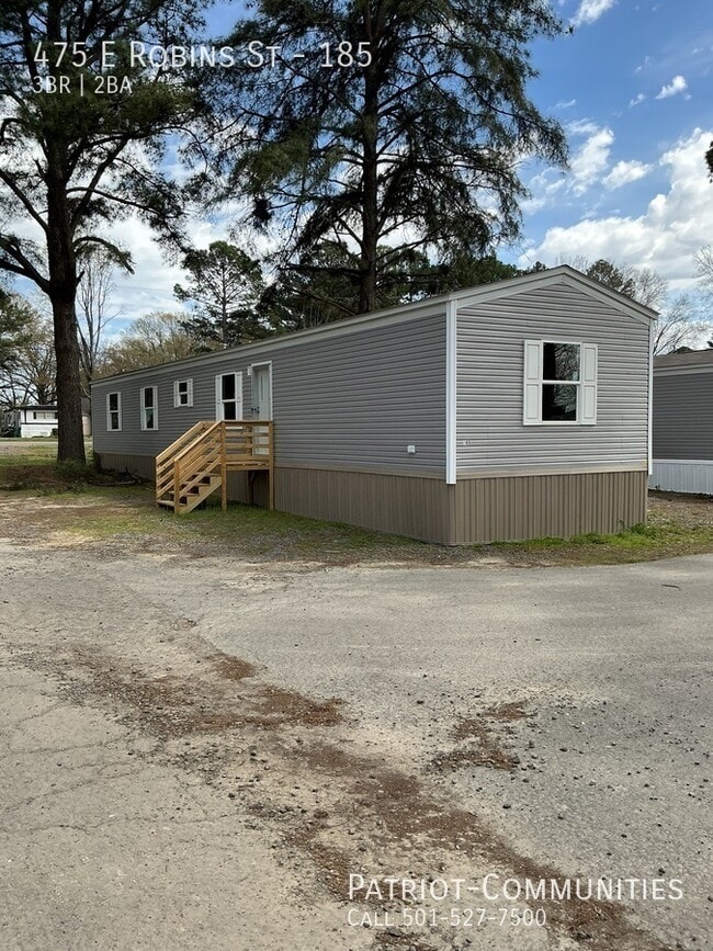 475 E Robins St