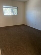 1425 Henry Dr, Unit B in Las Vegas, NV - Building Photo - Building Photo