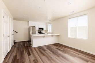 419 Kaweah st in Hanford, CA - Building Photo - Interior Photo