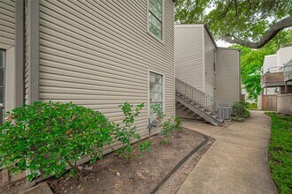 9707 Richmond Ave. in Houston, TX - Foto de edificio - Building Photo