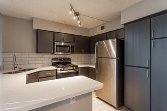 Sentry Tempe in Tempe, AZ - Building Photo - Interior Photo