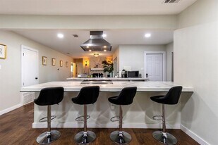 1707 Deerfield Dr in Austin, TX - Building Photo