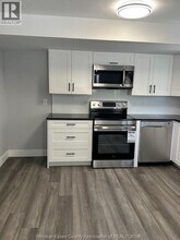 974 Maisonville Ave in Windsor, ON - Foto de edificio - Building Photo