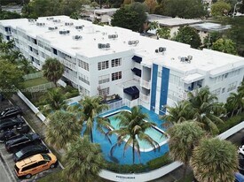 2175 NE 170th St, Unit 108 in North Miami Beach, FL - Building Photo
