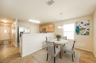 2735 Thunder Gulch in San Antonio, TX - Building Photo - Building Photo