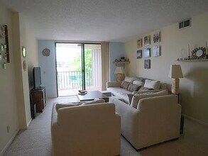 890 N Federal Hwy, Unit 406 in Lantana, FL - Building Photo - Building Photo