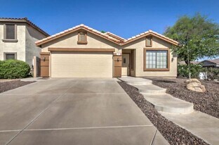 711 S Roca St in Gilbert, AZ - Building Photo