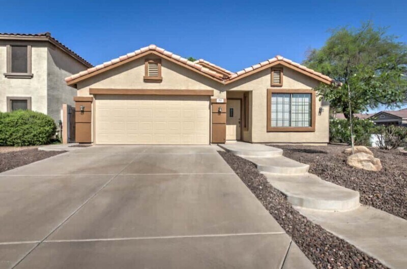 711 S Roca St in Gilbert, AZ - Building Photo