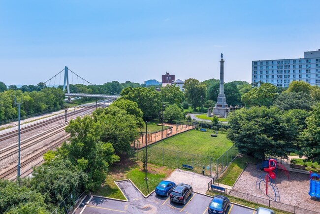 637 E Woodland Park Ave-Unit -506 in Chicago, IL - Building Photo - Building Photo