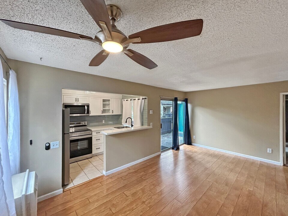 7950 Mission Center Ct in San Diego, CA - Building Photo