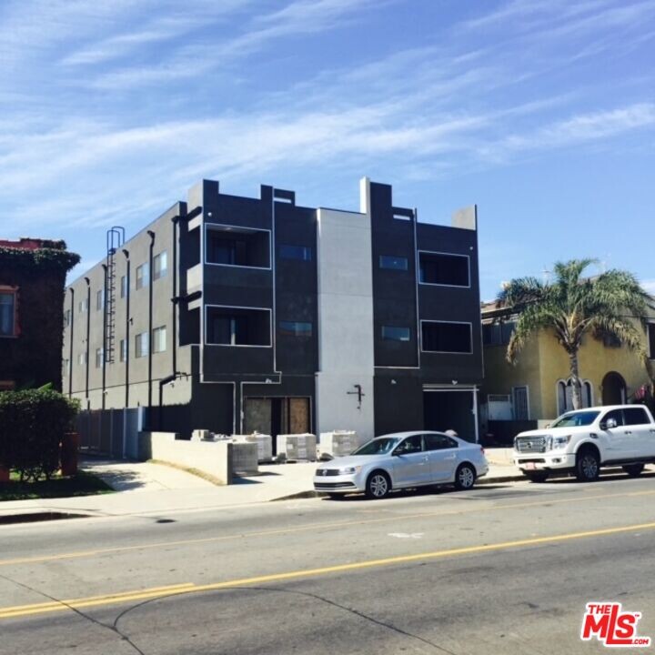 1445 S Fairfax Ave in Los Angeles, CA - Building Photo