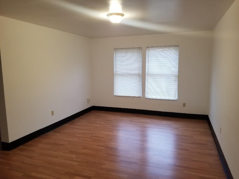 19 State St in Deer Lodge, MT - Building Photo