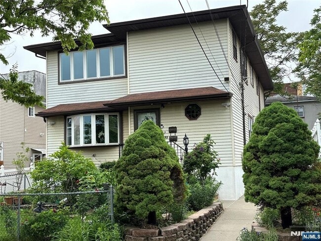 property at 173 Farnham Ave