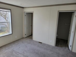 240 Cambridge Dr in Dimondale, MI - Building Photo - Building Photo