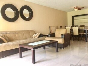 4652 NW 97th Pl in Doral, FL - Building Photo - Building Photo