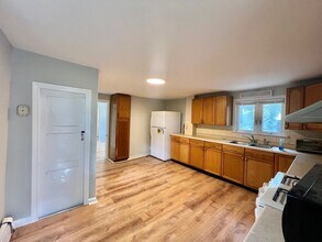 209 Riverside Ave in Medford, MA - Building Photo - Building Photo