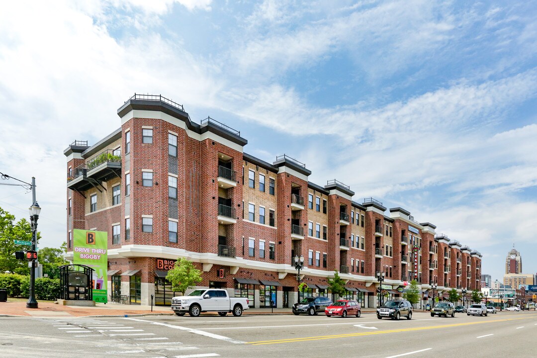 Stadium District Apartments in Lansing, MI - Foto de edificio