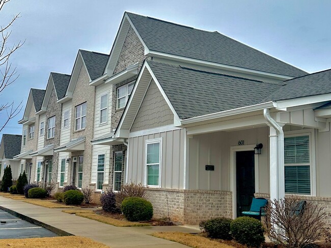 Eagle Ridge Townhome in Opelika, AL - Building Photo - Building Photo