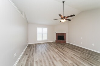 6476 Farley Dr E in Olive Branch, MS - Building Photo - Building Photo