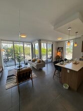 405 NE 28th St, Unit B in Miami, FL - Building Photo - Building Photo
