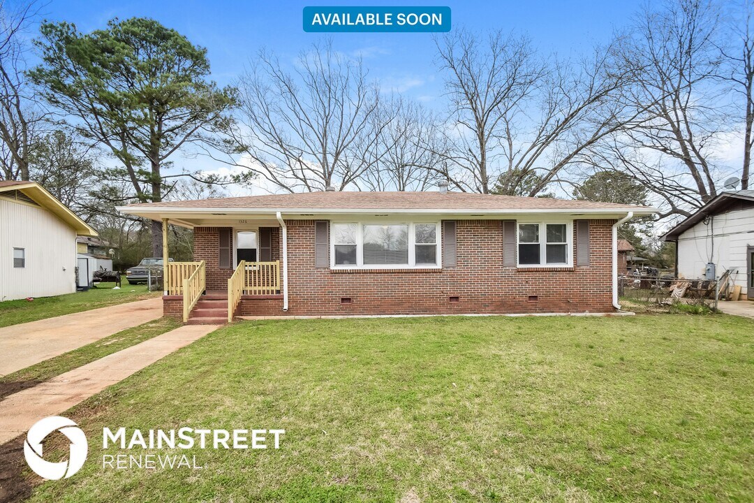 1326 Berry Hill Rd in Bessemer, AL - Building Photo