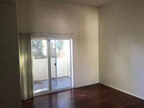 15643 Wyandotte St in Van Nuys, CA - Building Photo - Building Photo